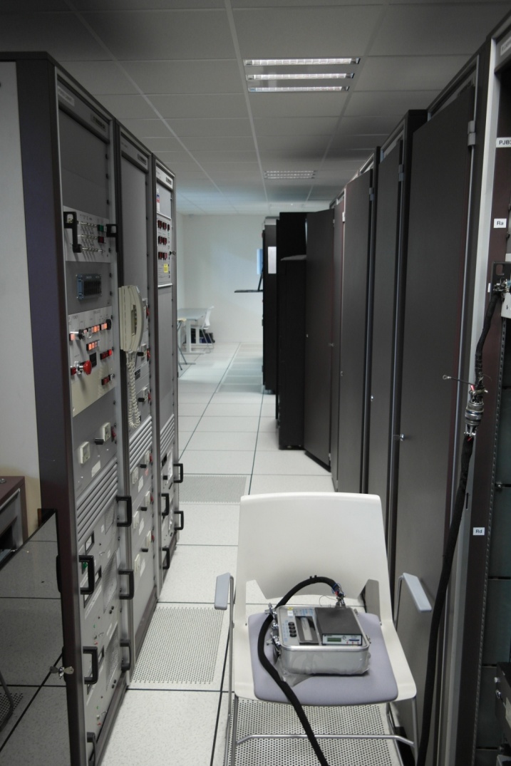 Airbus A330 / A340 Training Flight simulator FMC connected to the Teledyne PDL 615 Data Loader. This one is equiped with an HxC Floppy Emulator.